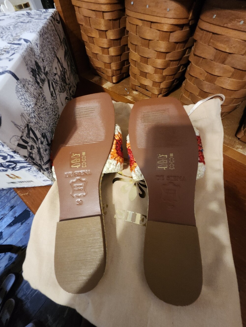 Anthropologie De Siena Ecru Raffia Slides With Raffia Embroidered Flowers - Picture 5 of 8